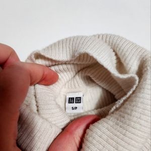 Turtleneck sweater 100% wool